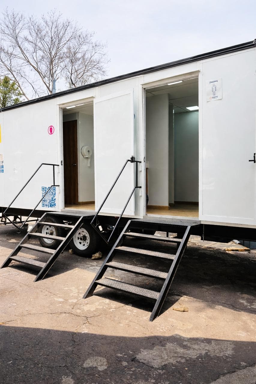 Camper de Lujo L — acceso con escaleras