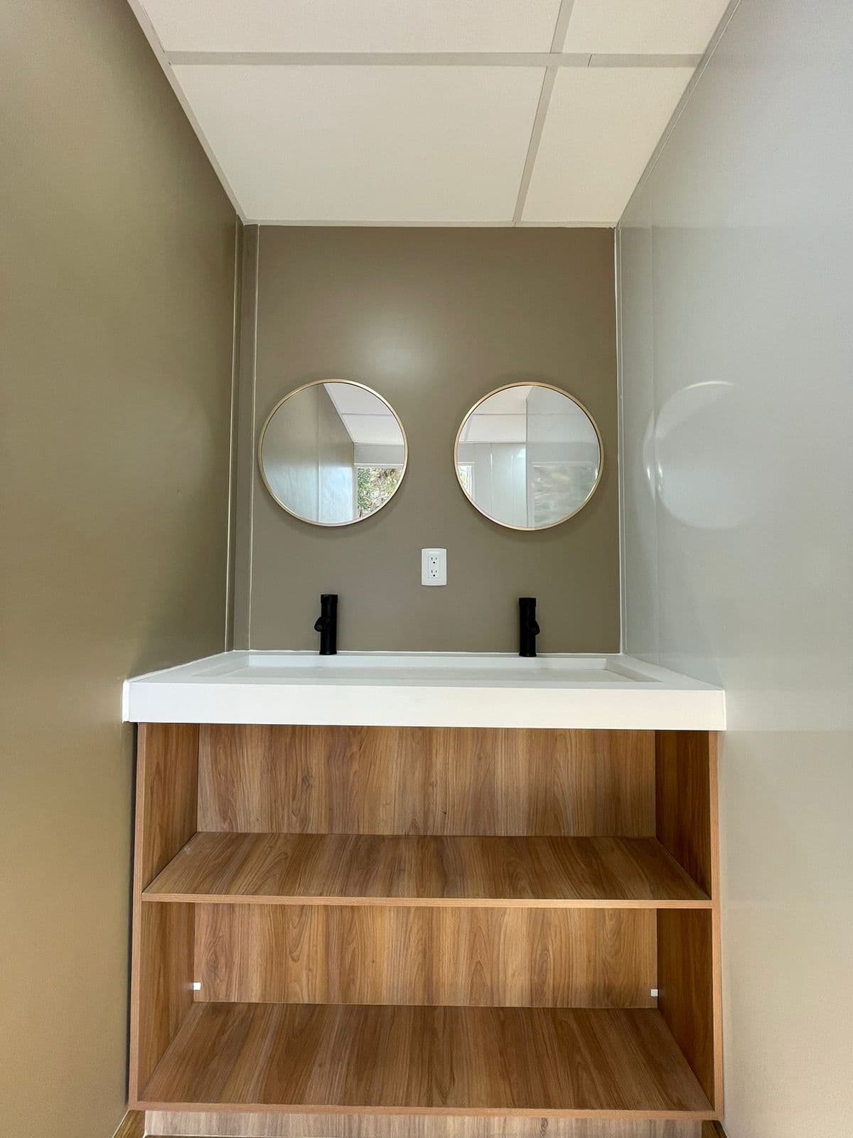 Camper de Lujo XL — vanity doble
