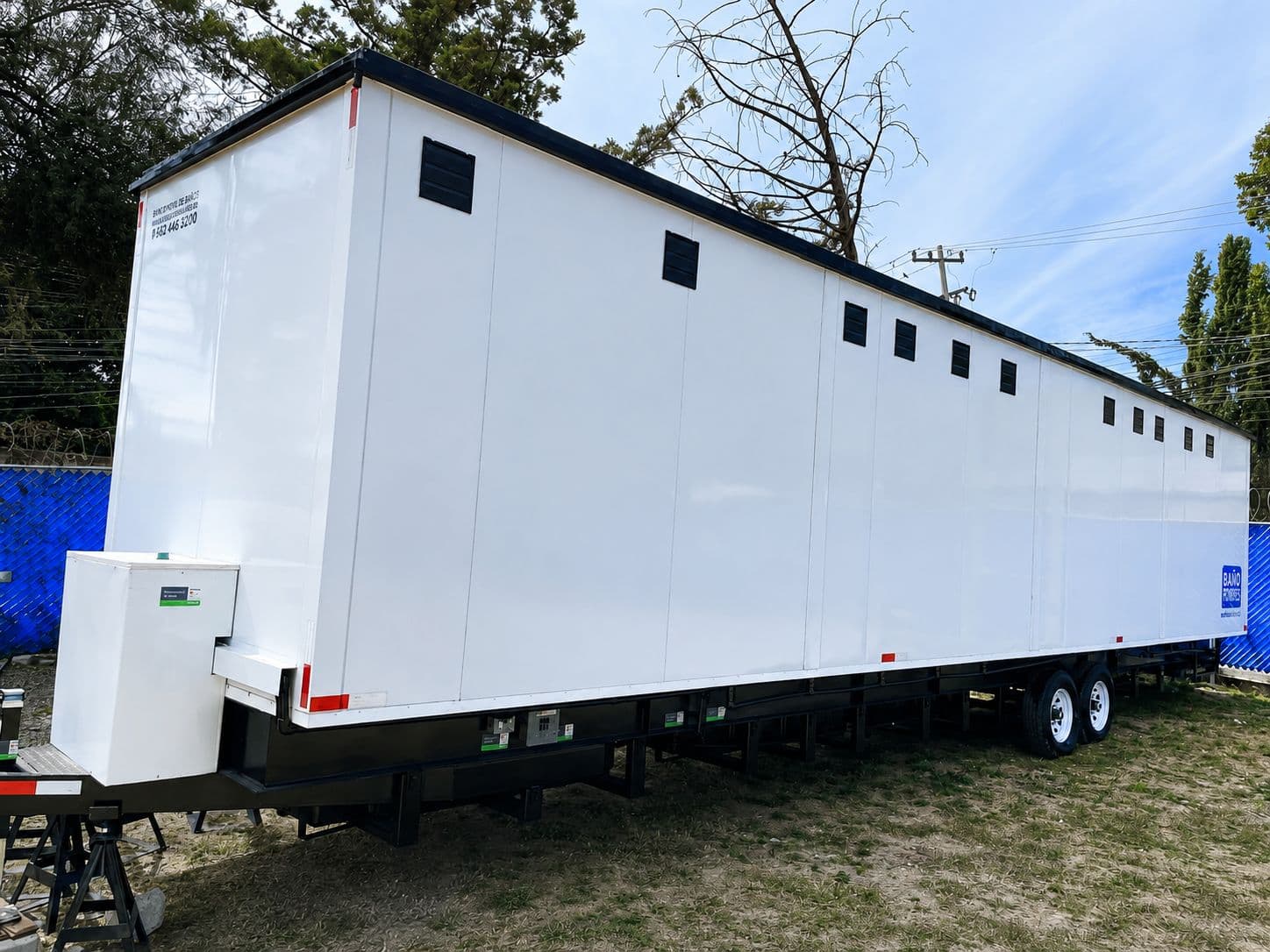 Exterior — perfil completo