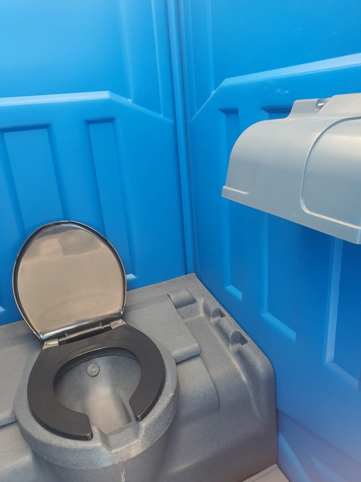Interior — WC con cubierta