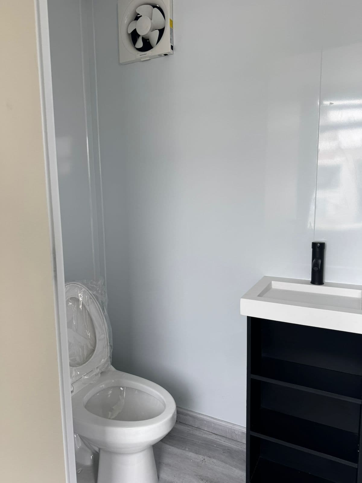 Sanitario integrado — WC y lavabo